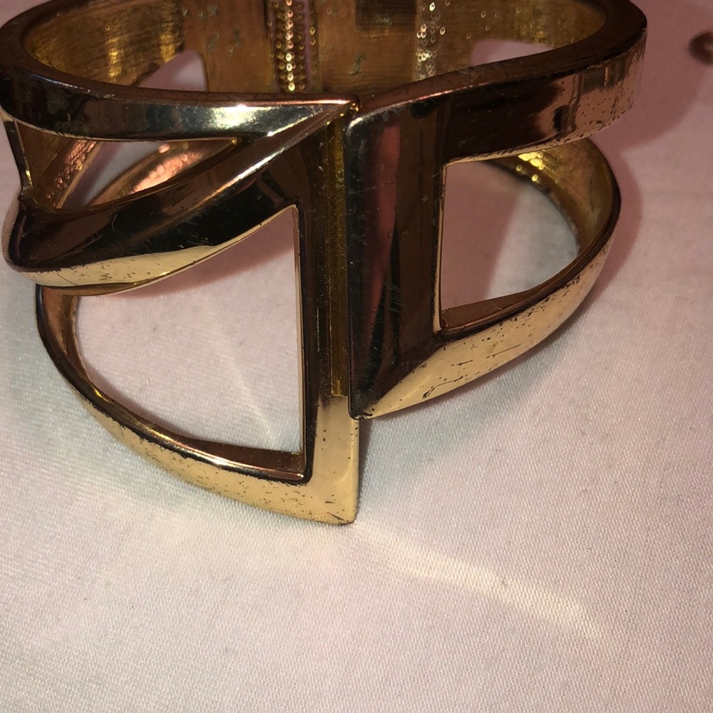 GOLD CUFF BRACELET